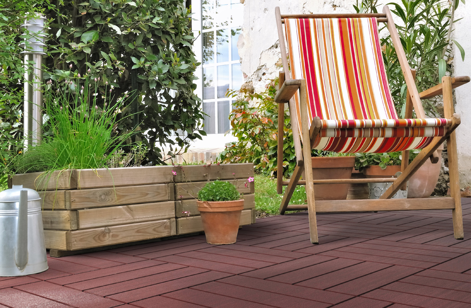 Podlaha detail terasa Mosolut Hestra Woodlook Mahagon