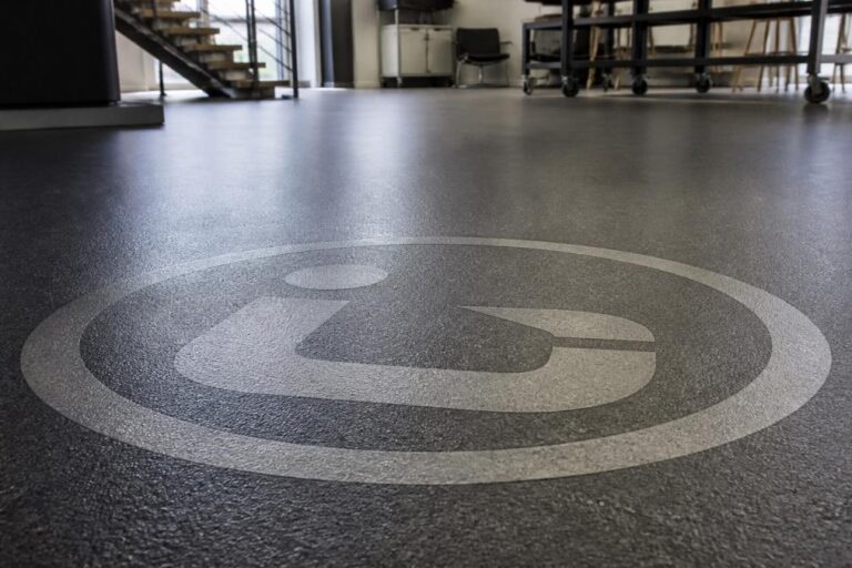 holdbarhed-af-logo-på Vinylgulve