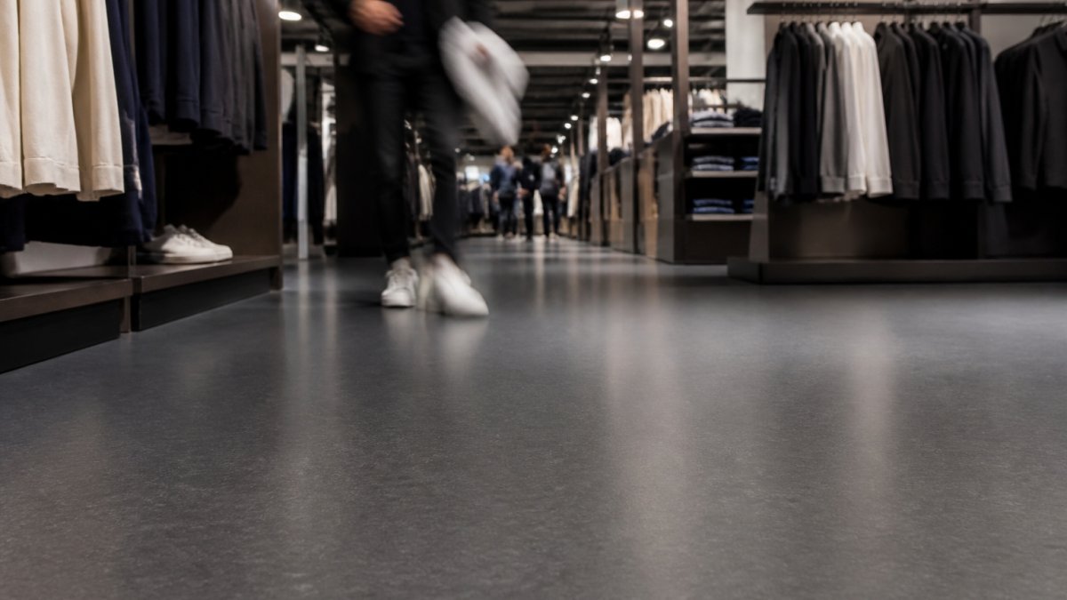holdbarhed af gulvfolie i butikker med hoj kundetrafik 1790807196 1
