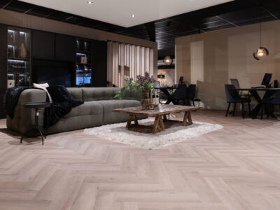 Vivafloors-Van-Gils-6810-visgraat-1476x1106-c-center